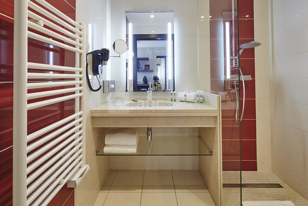 Salle de bain avec toilette séparé