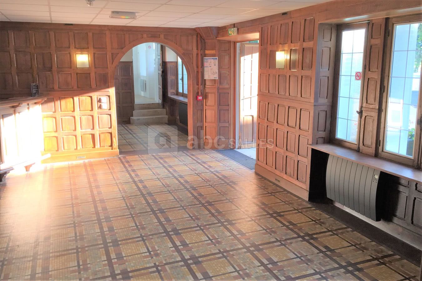Salon boisé d'accueil