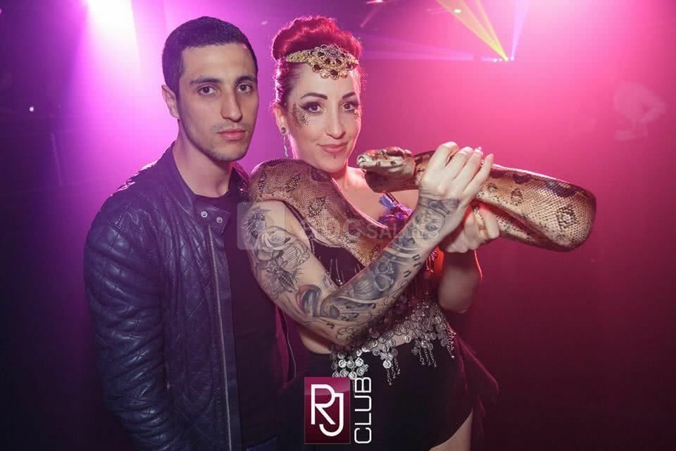 Charmeuse de serpent.