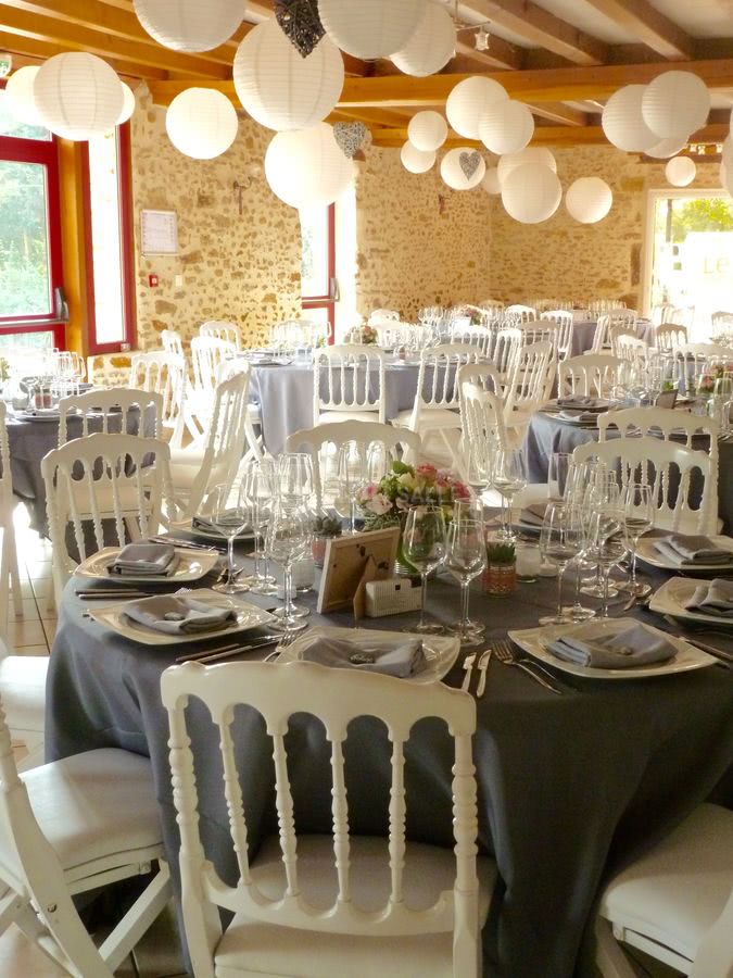 Grande salle configuration tables rondes