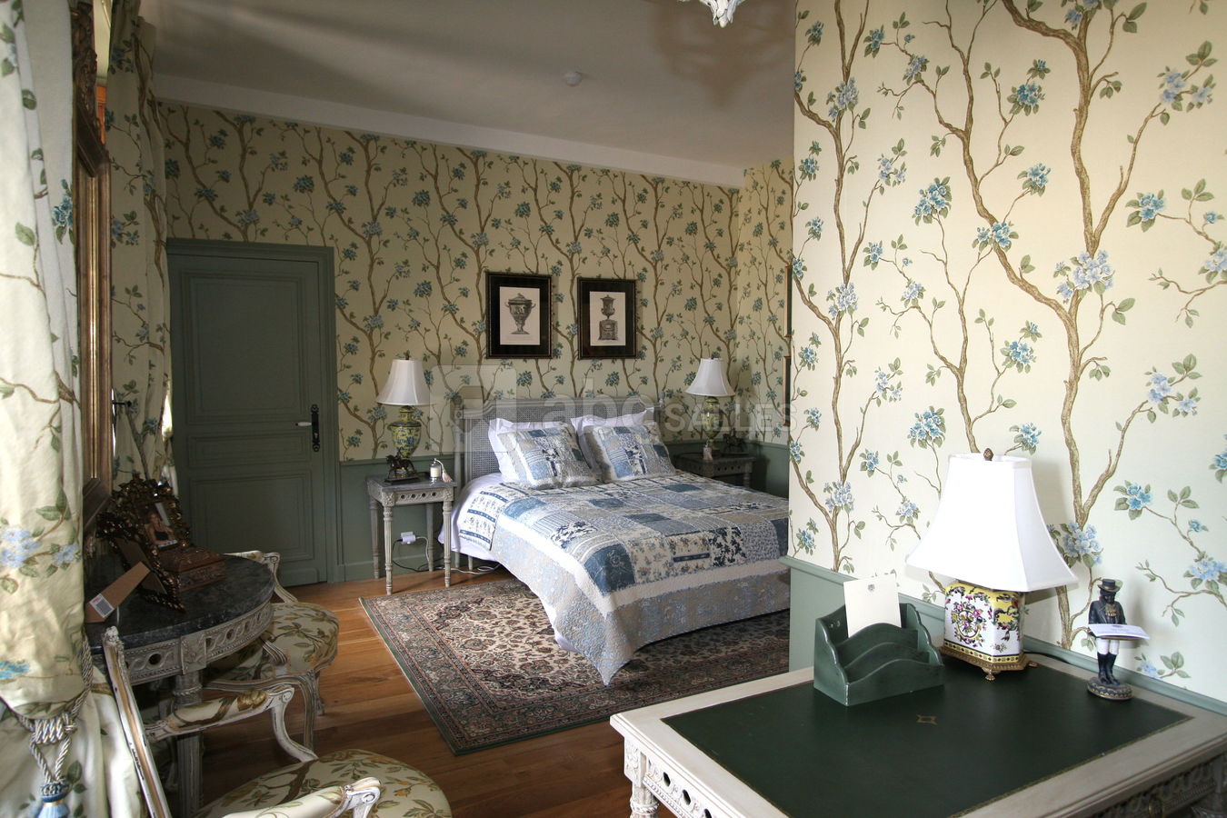 Chambre au château