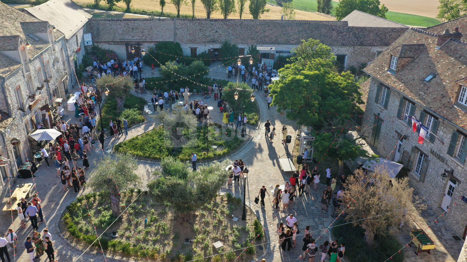 Le Village de Sully