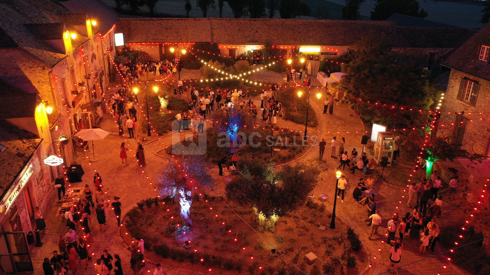 Le Village de Sully