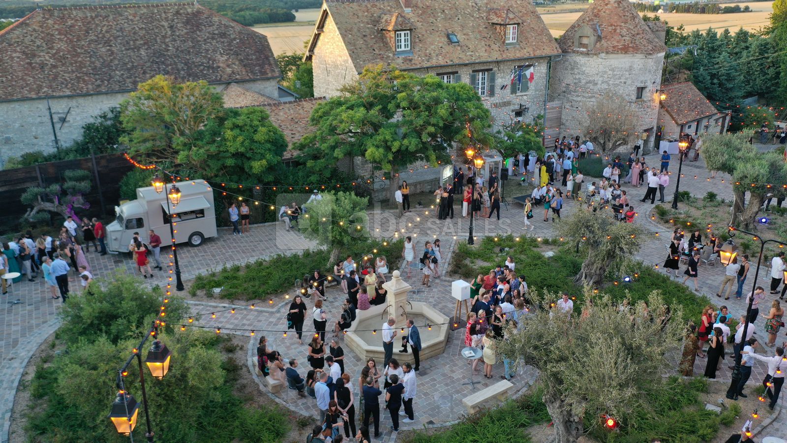Le Village de Sully