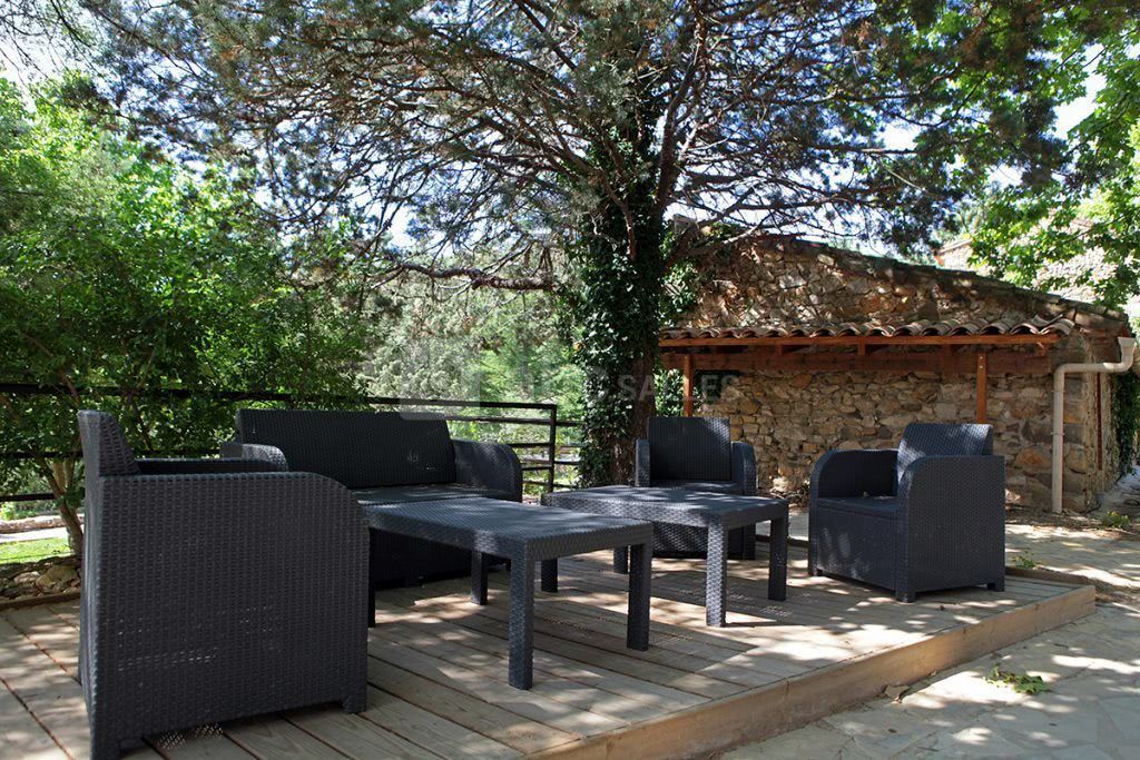 Terrasse extérieure ombragée