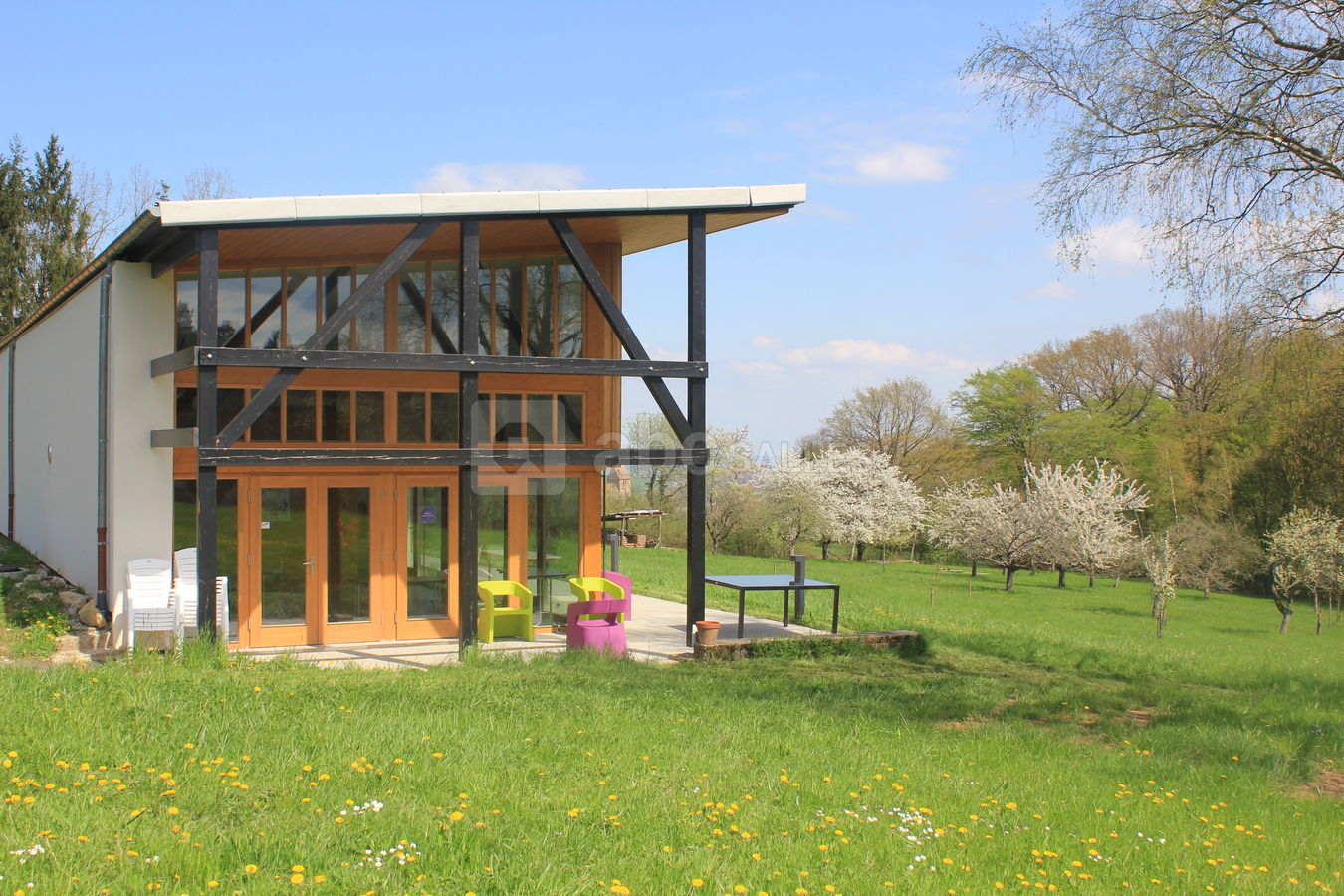 Pavillon (salle de réunion + gîte)