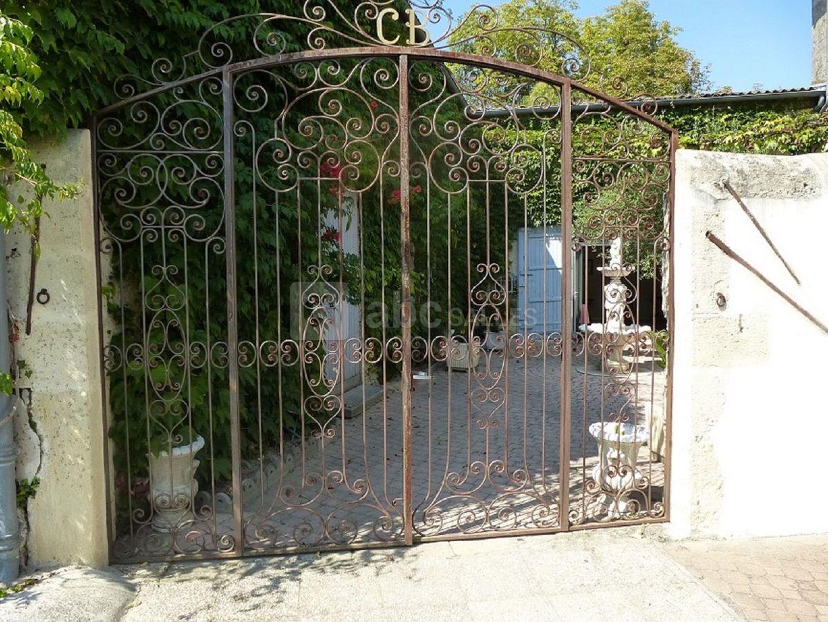 Patio dans la partie gîte du Château