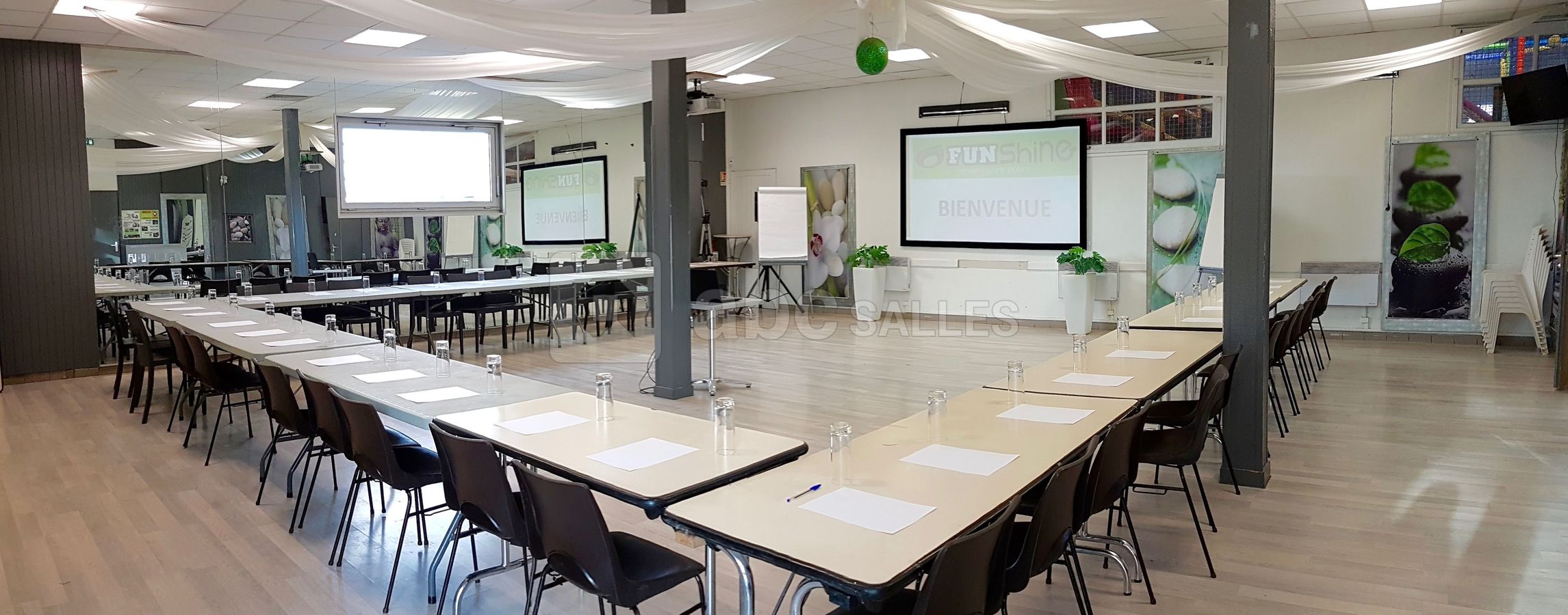 Salle de séminaire en U