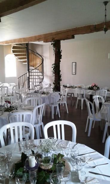 Salle de charme, ancienne grange.