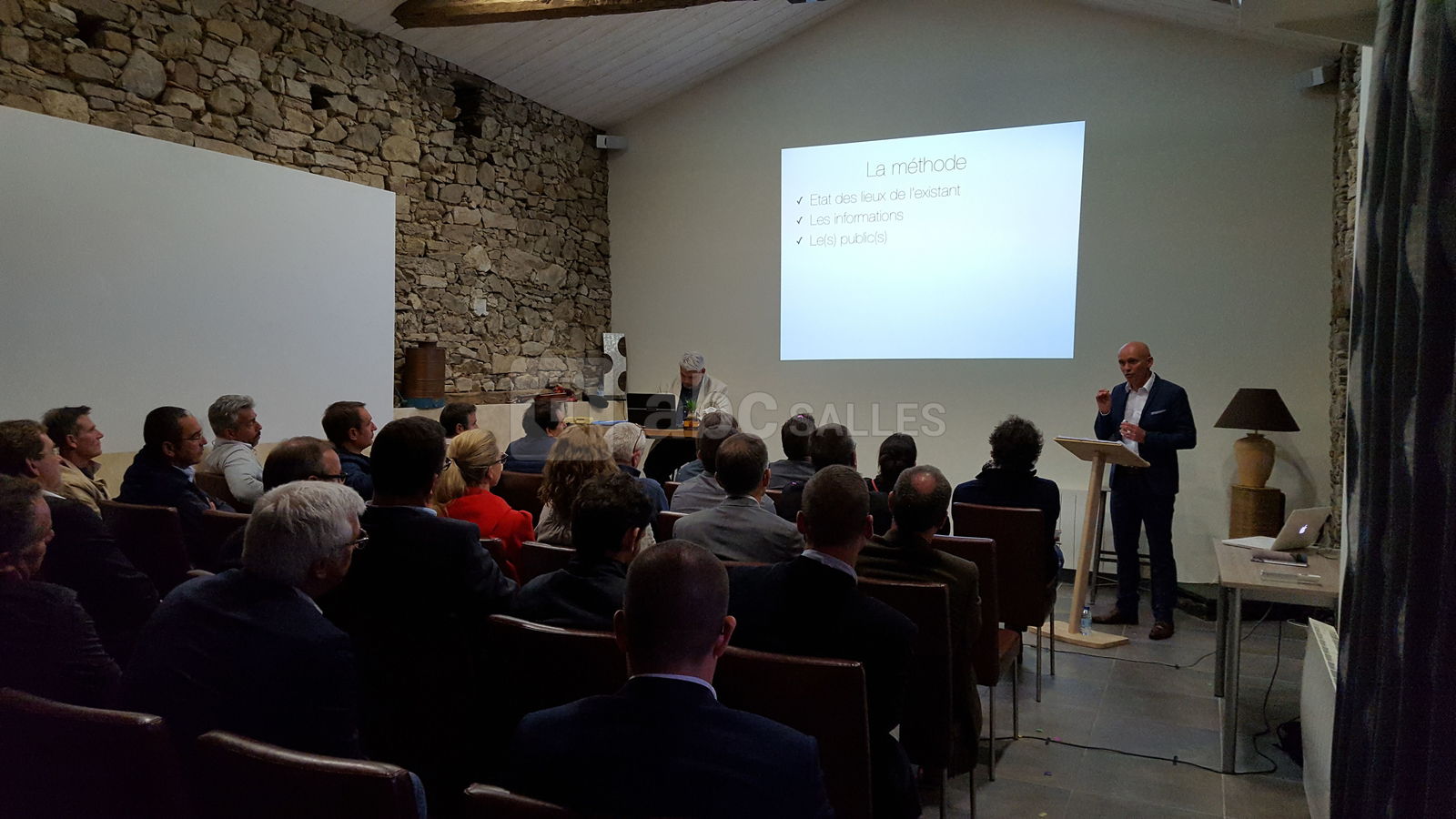 Conférence dans salle VINEA