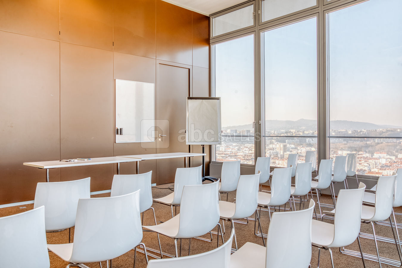 Salle de réunion format conférence