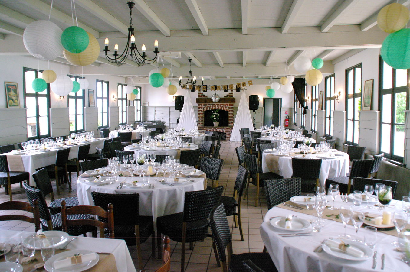 Salle Roseau - Tables rondes