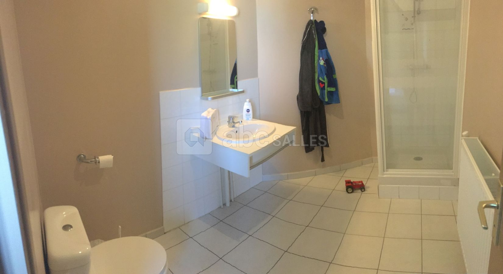 Gîte - salle de bain d'une chambre