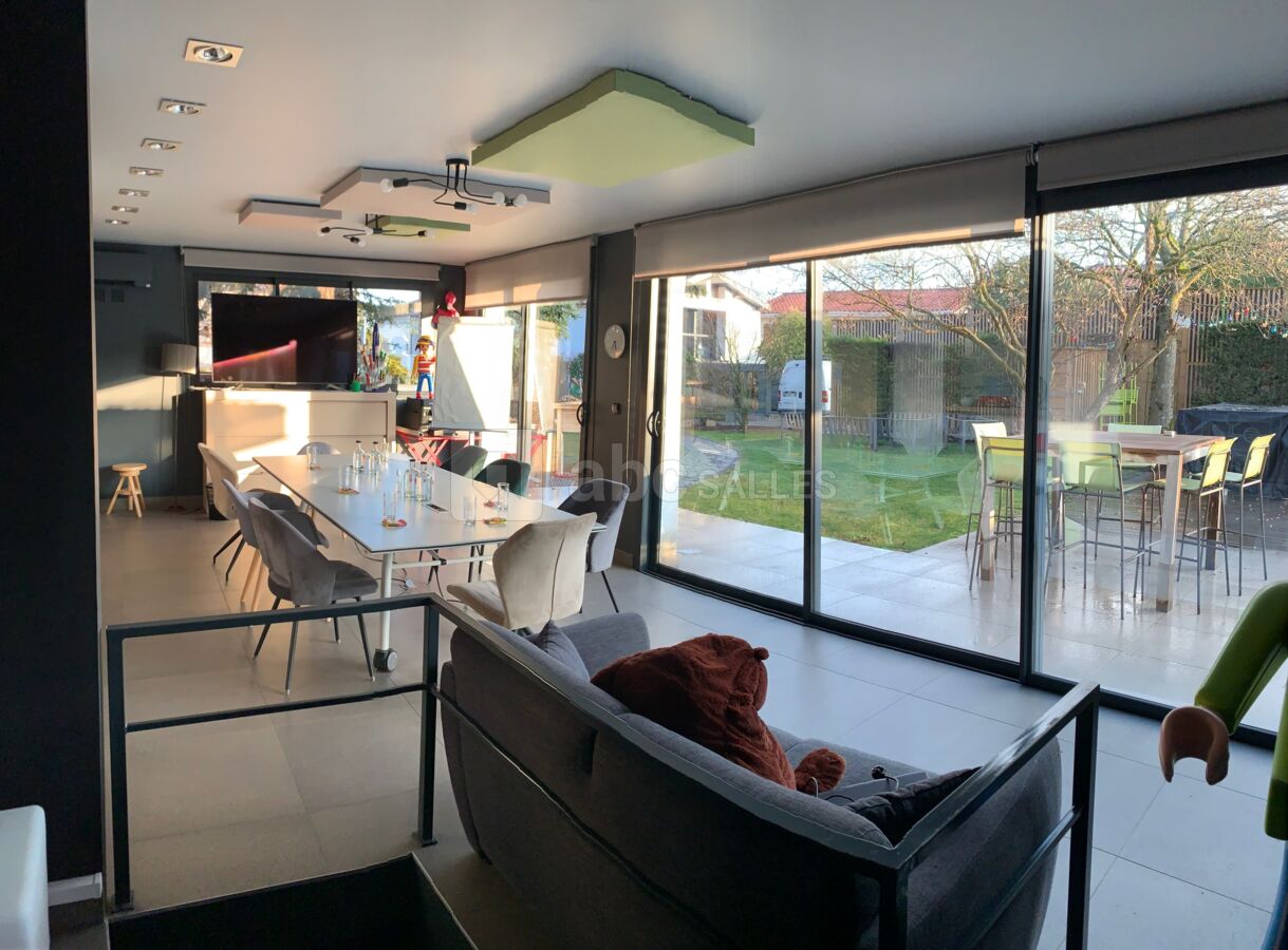 Pavillon avec accès direct au jardin