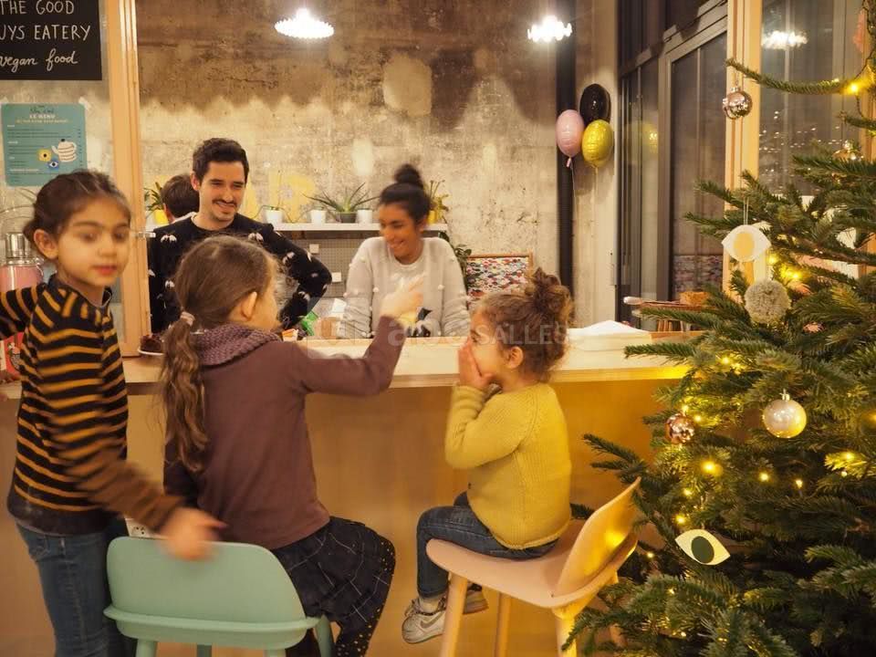 Marché de créateurs dans la bibliothèque, vue sur la cuisine
