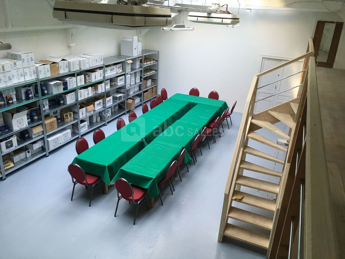 La salle et la mezzanine
