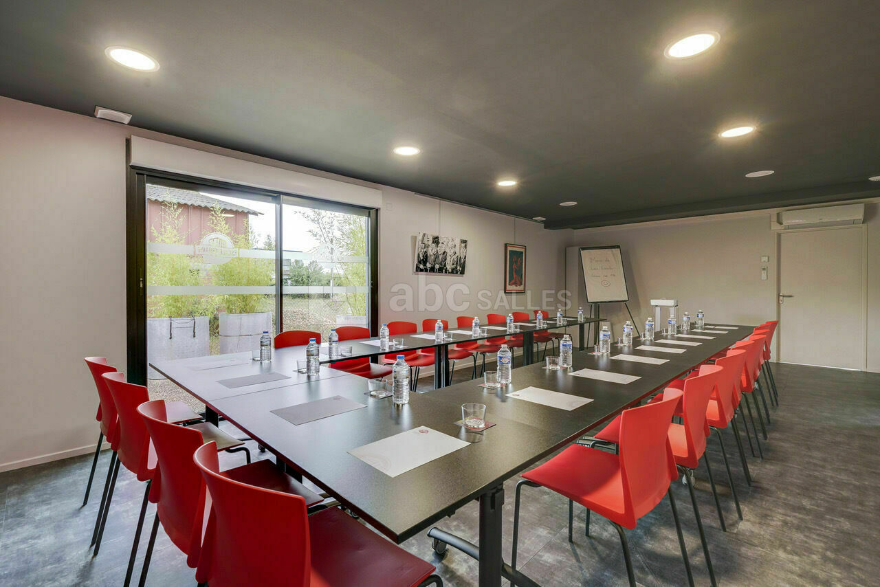 Salle de réunion en U