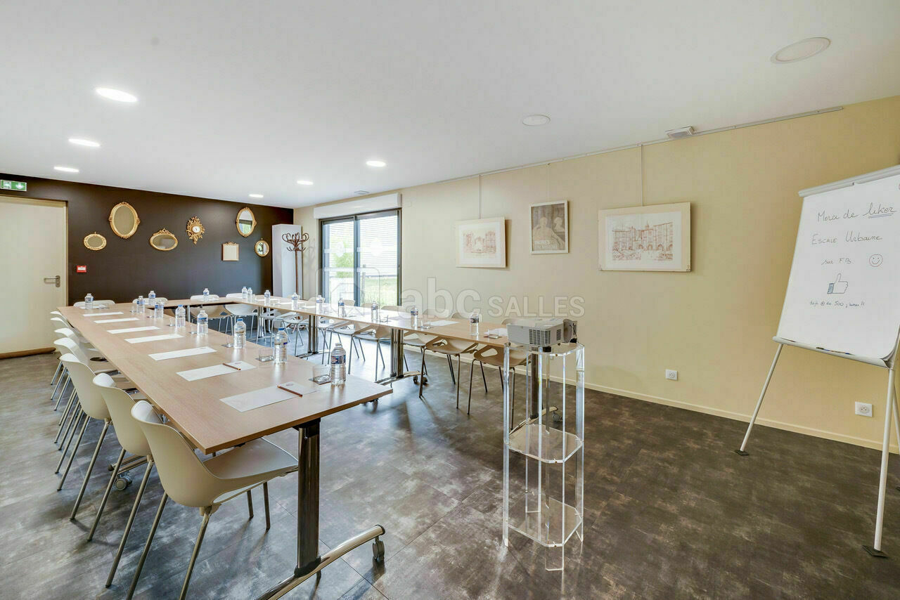 Salle de réunion en U