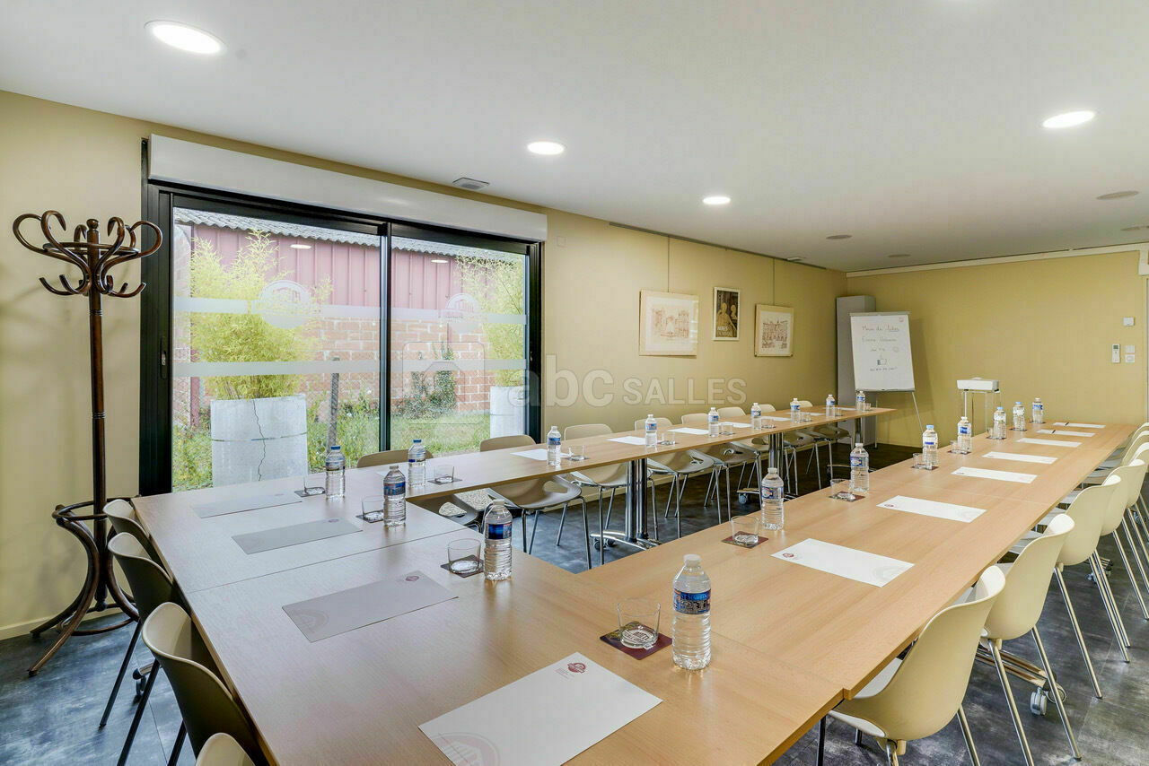 Salle de réunion en U