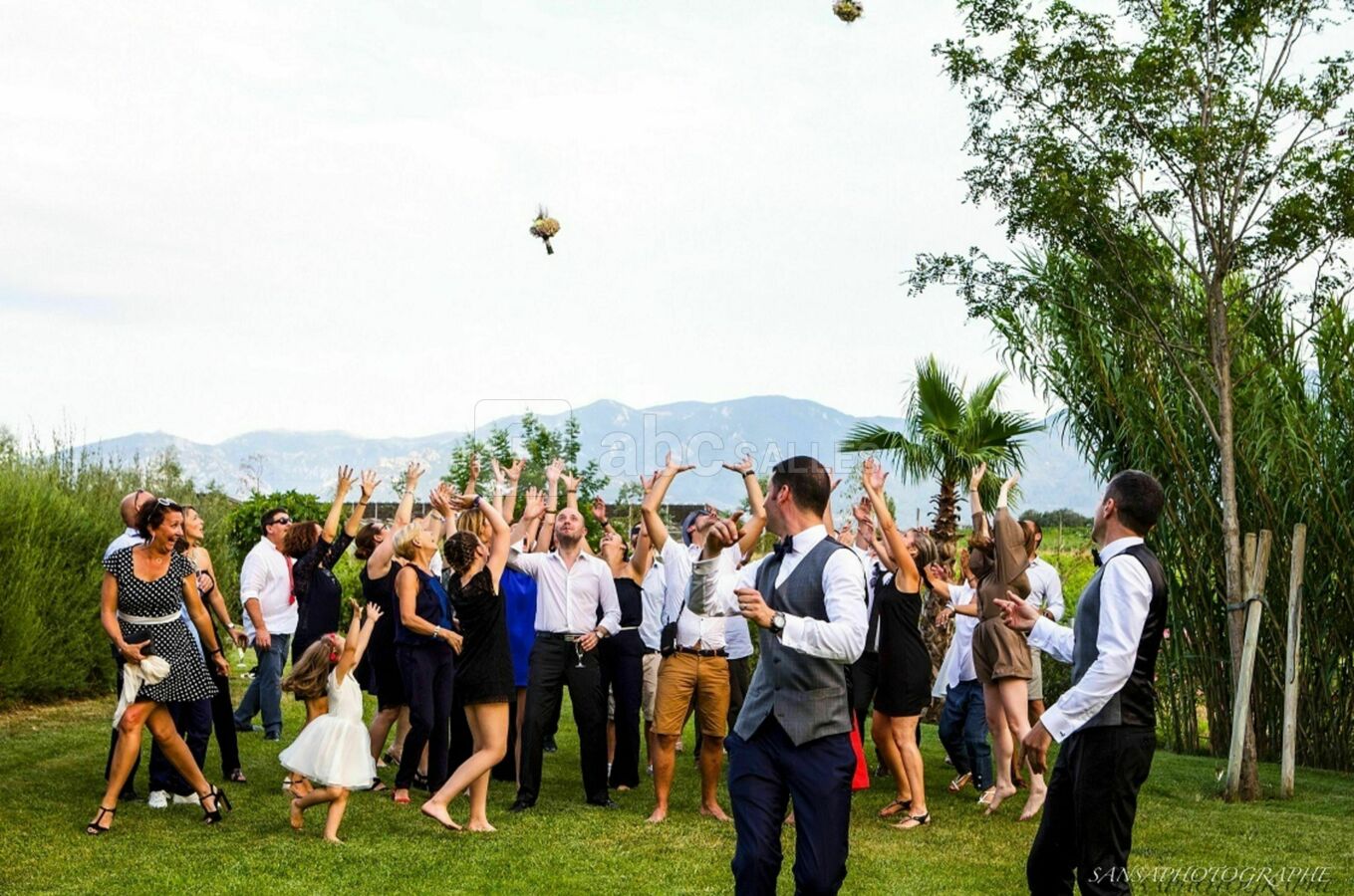Mariage jeté de bouquet. clos des aspres