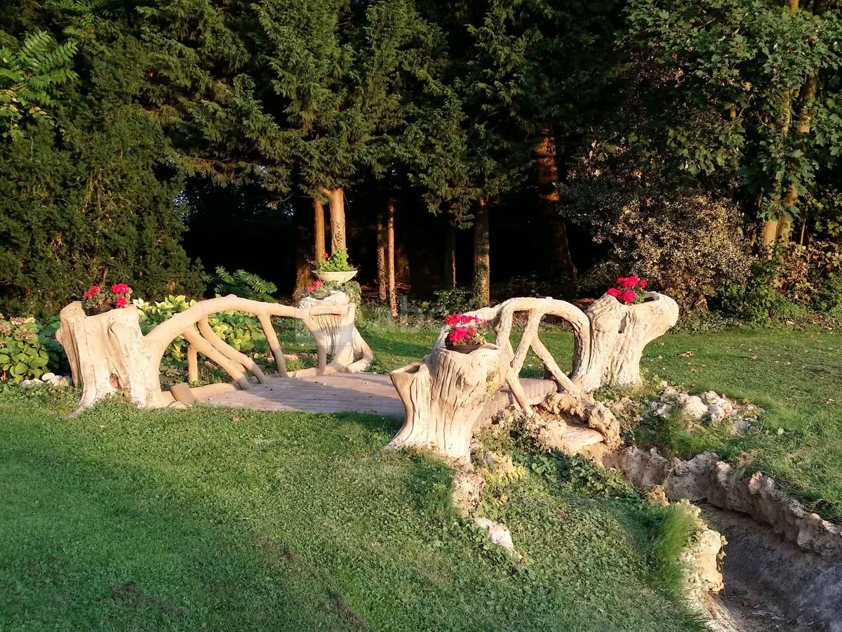 La Roseraie 80 - Le petit pont en rocailles