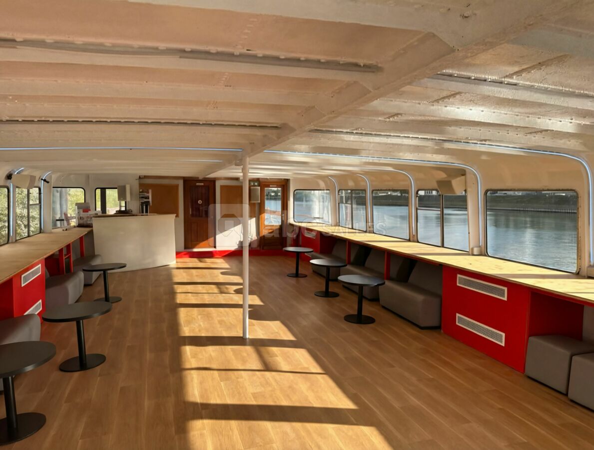 Terrasse couverte avec mobilier