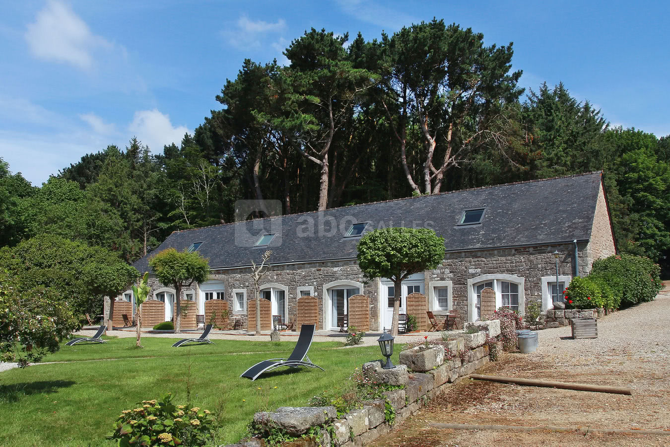 Vue extérieure des chambres "Orangerie"