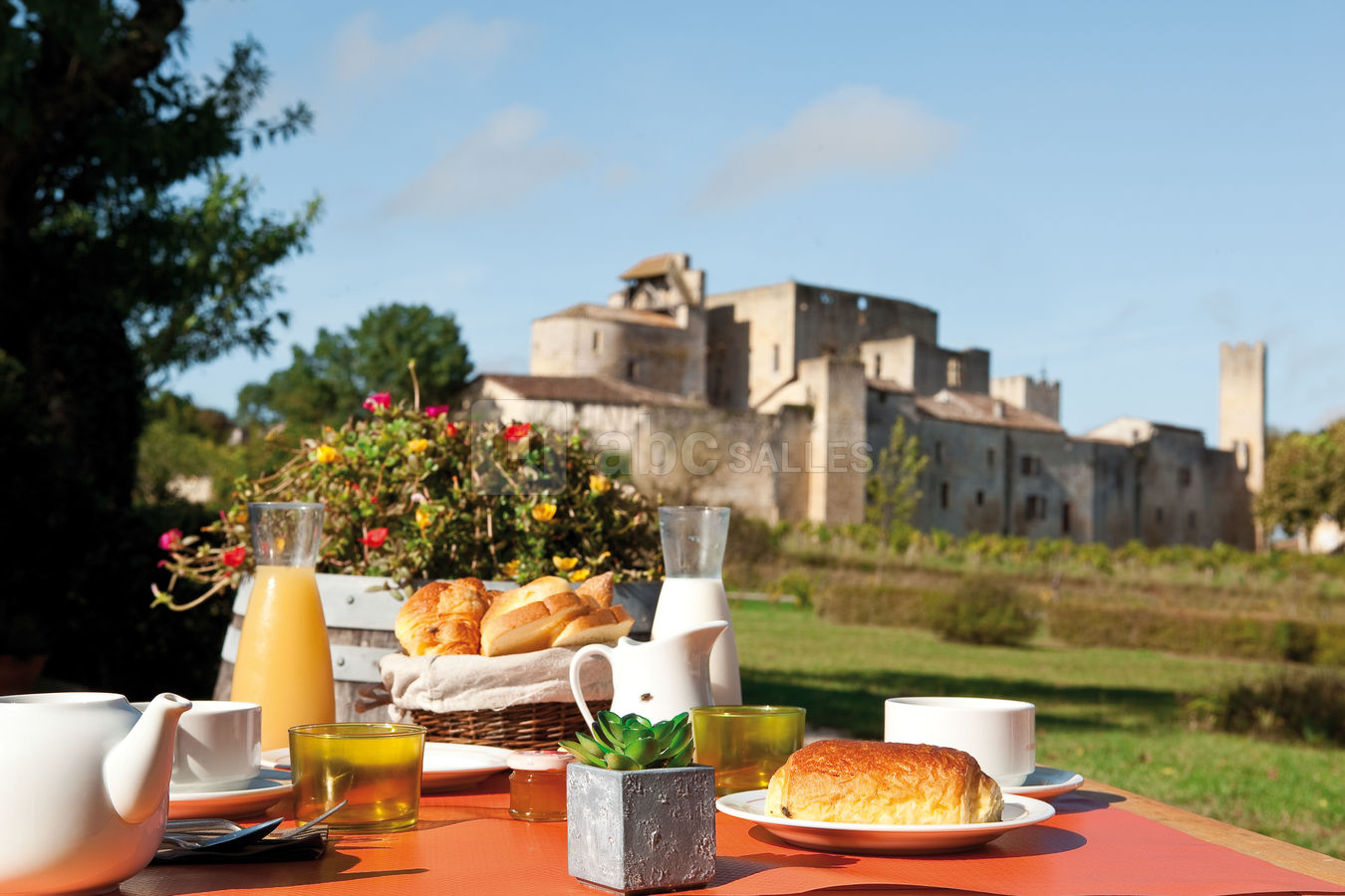 Petit-déjeuner en terrasse