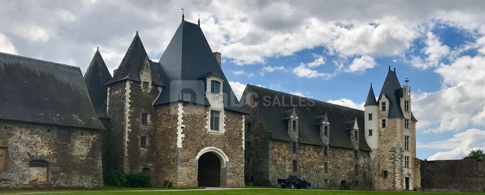 Château de la Motte Glain ABC Salles