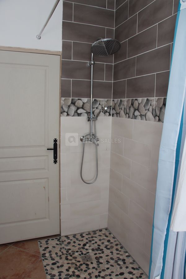 Douche italienne au rez de chaissér dans 3 gîtes