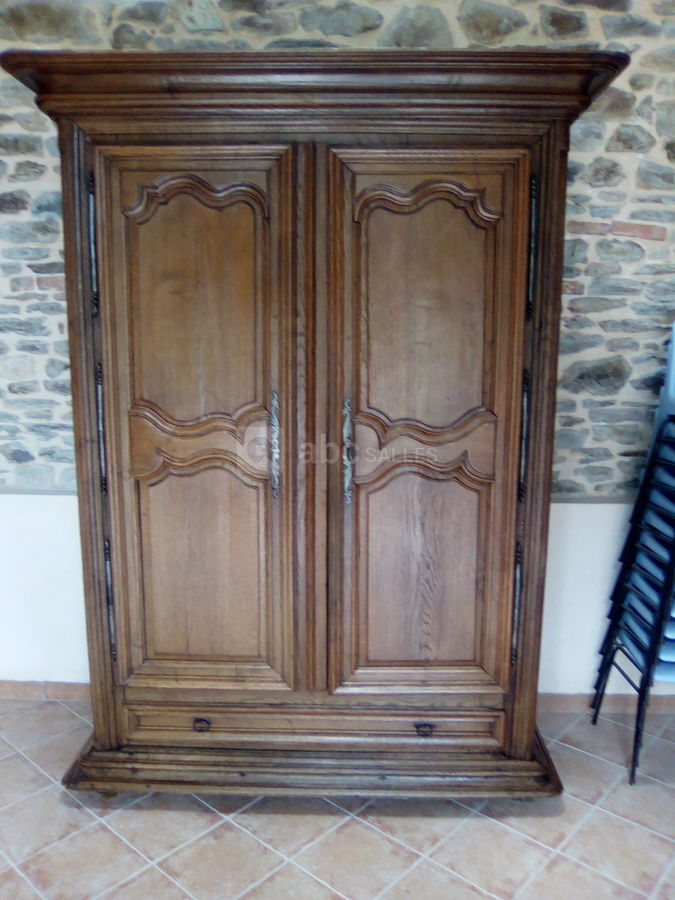 Armoire à verres et couverts