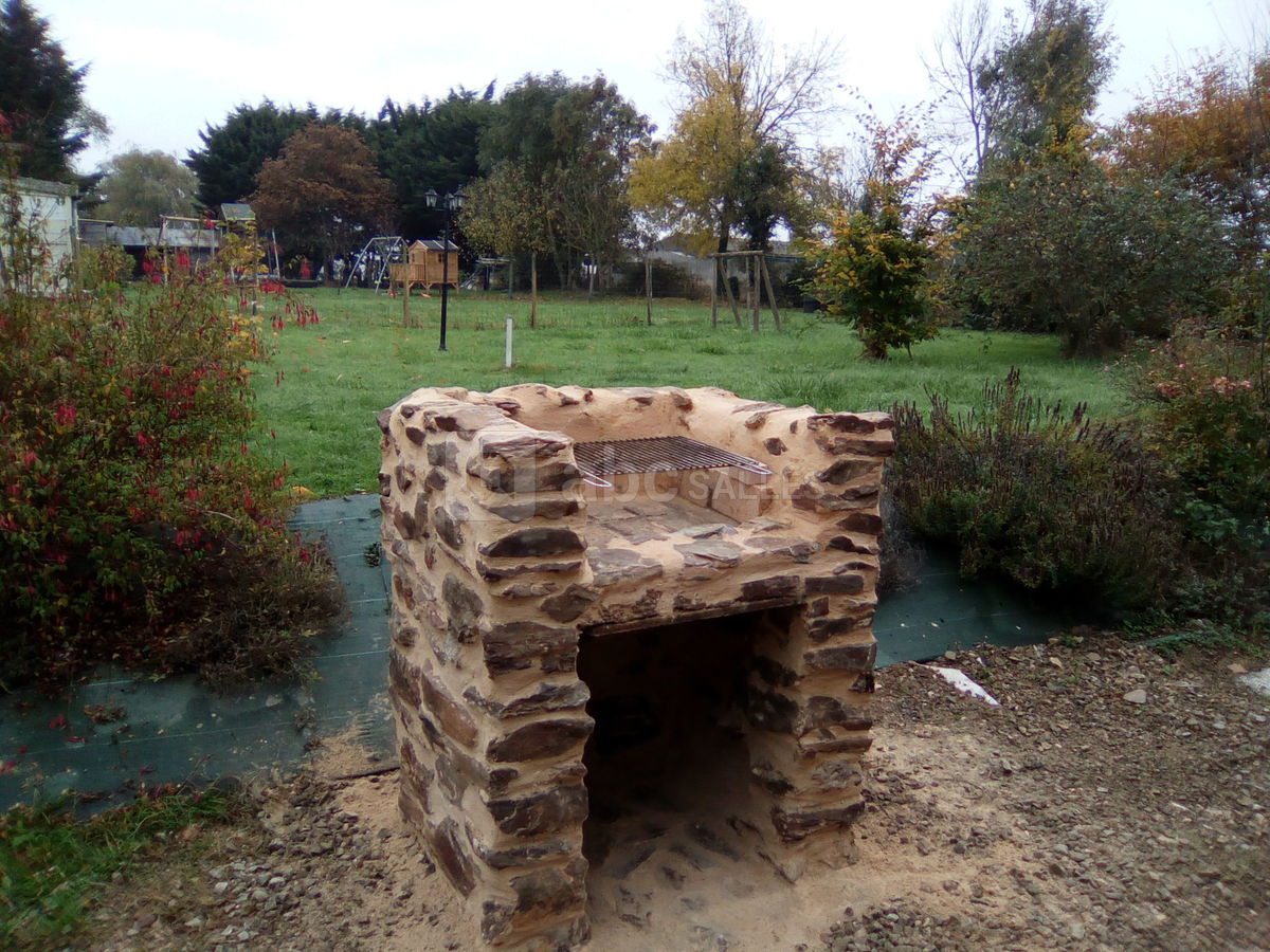 Un des 5 barbecues en oierres