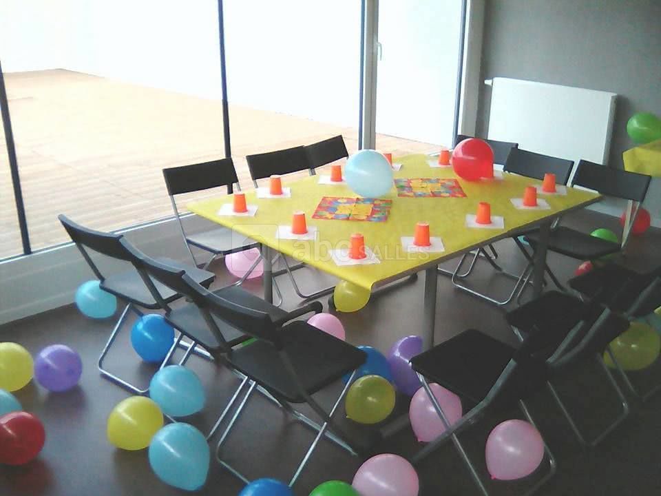 Salle de réunion/anniversaire