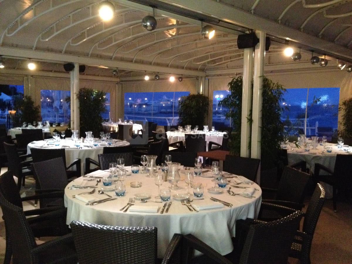 Véranda fermée en cas de vent