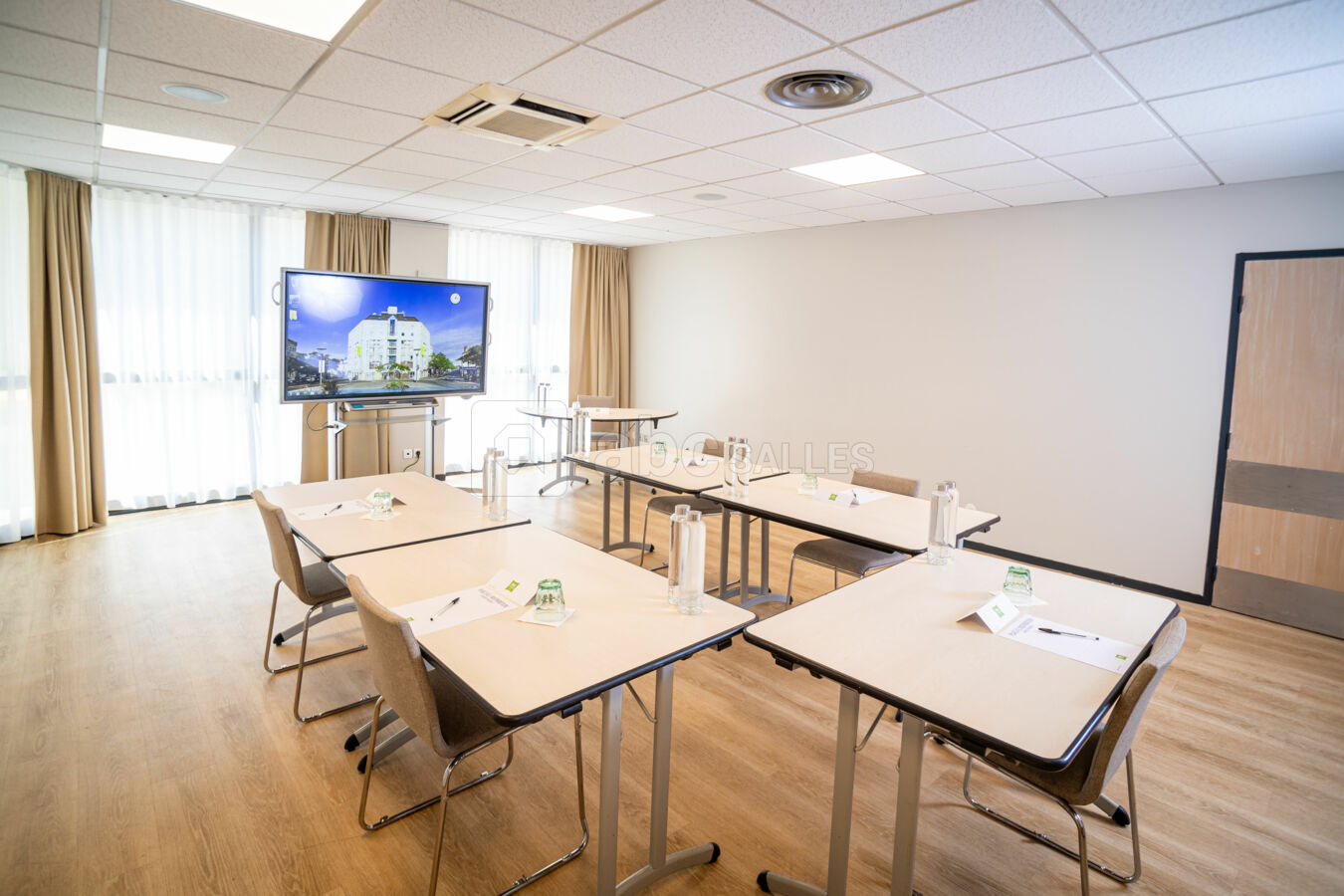 Salon de 50m² au rez-de-chaussée