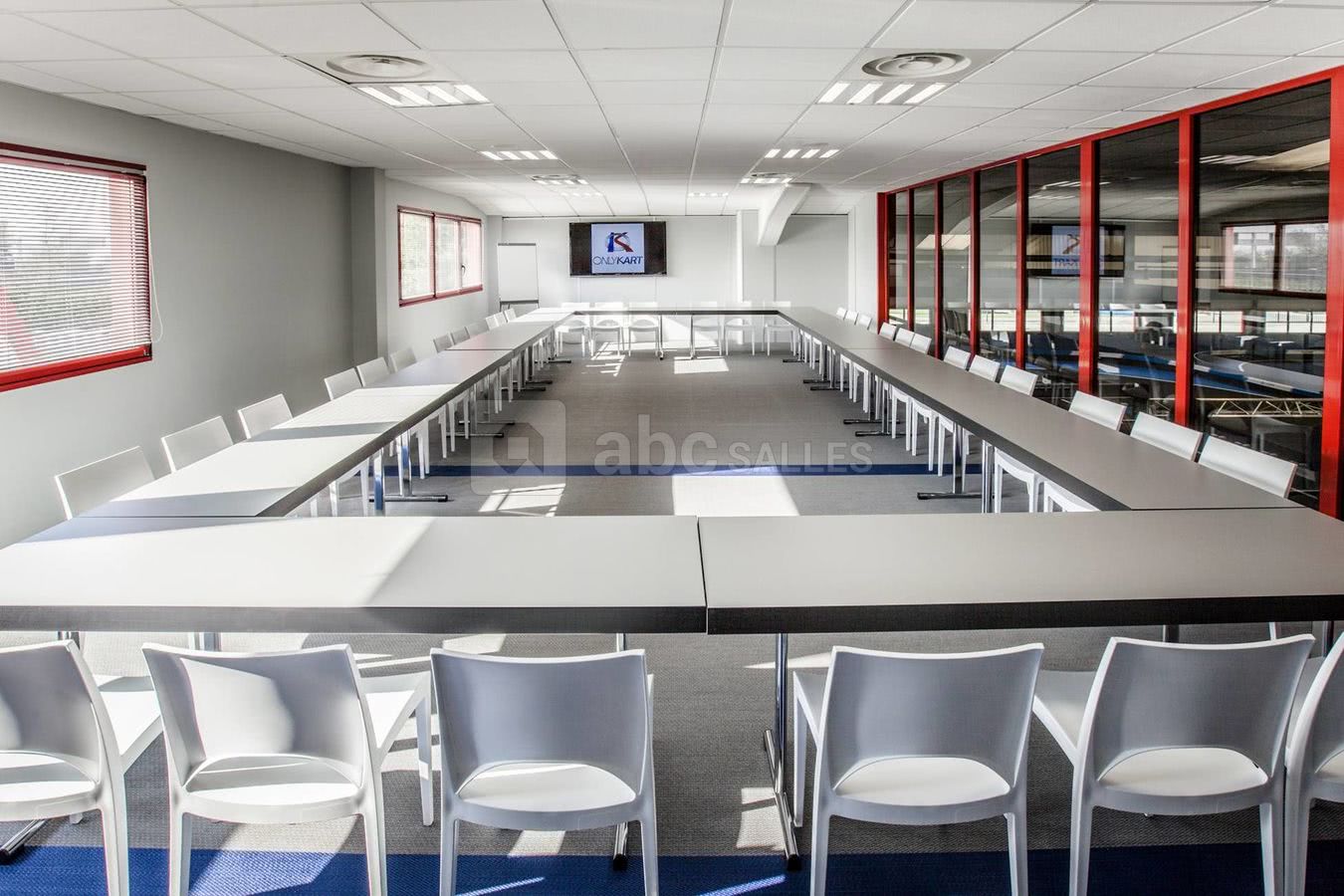 Salle de réunion modulable et entièrement équipée