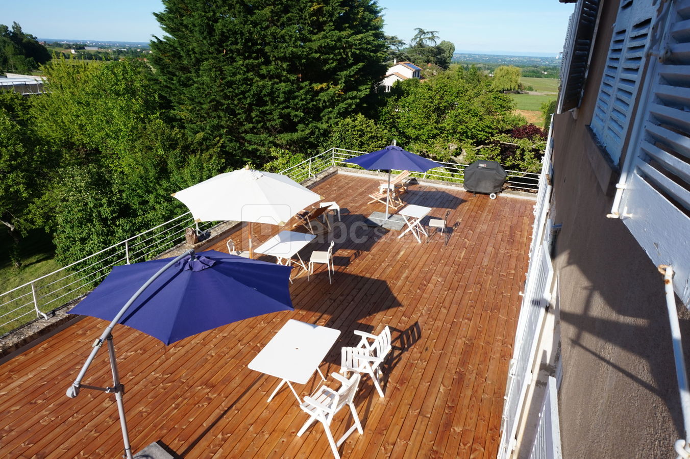 La terrasse surplombant le parc