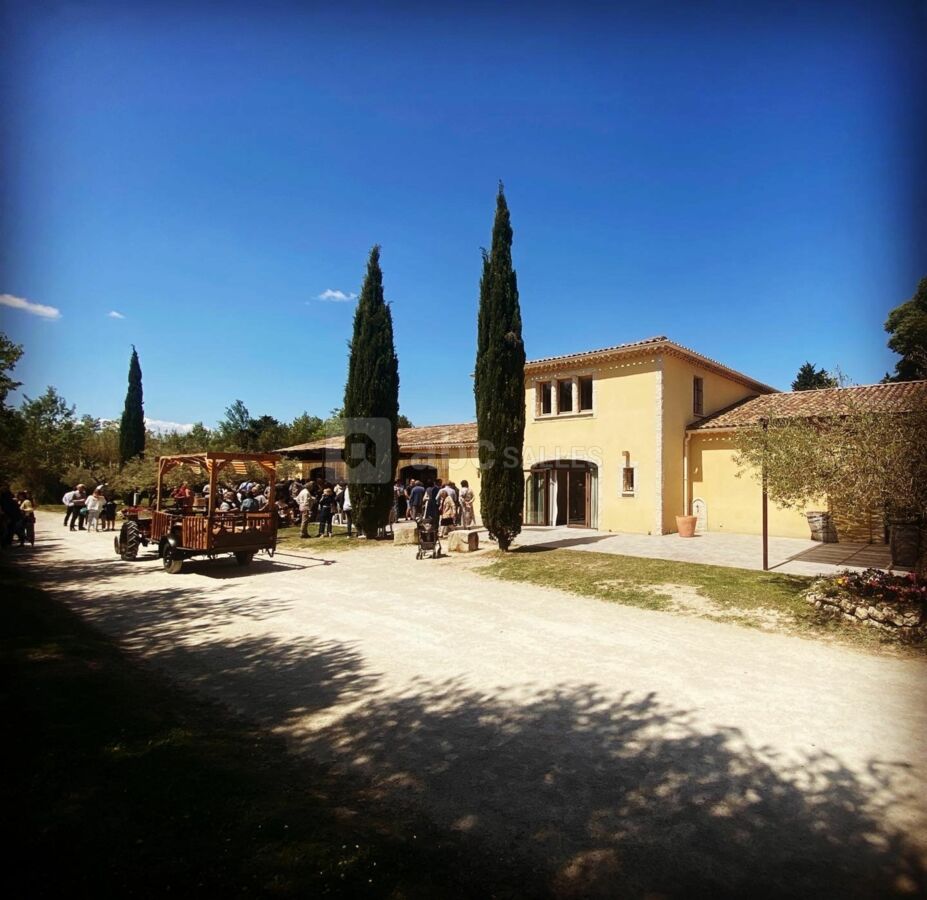 Location salle pour associations vers arles