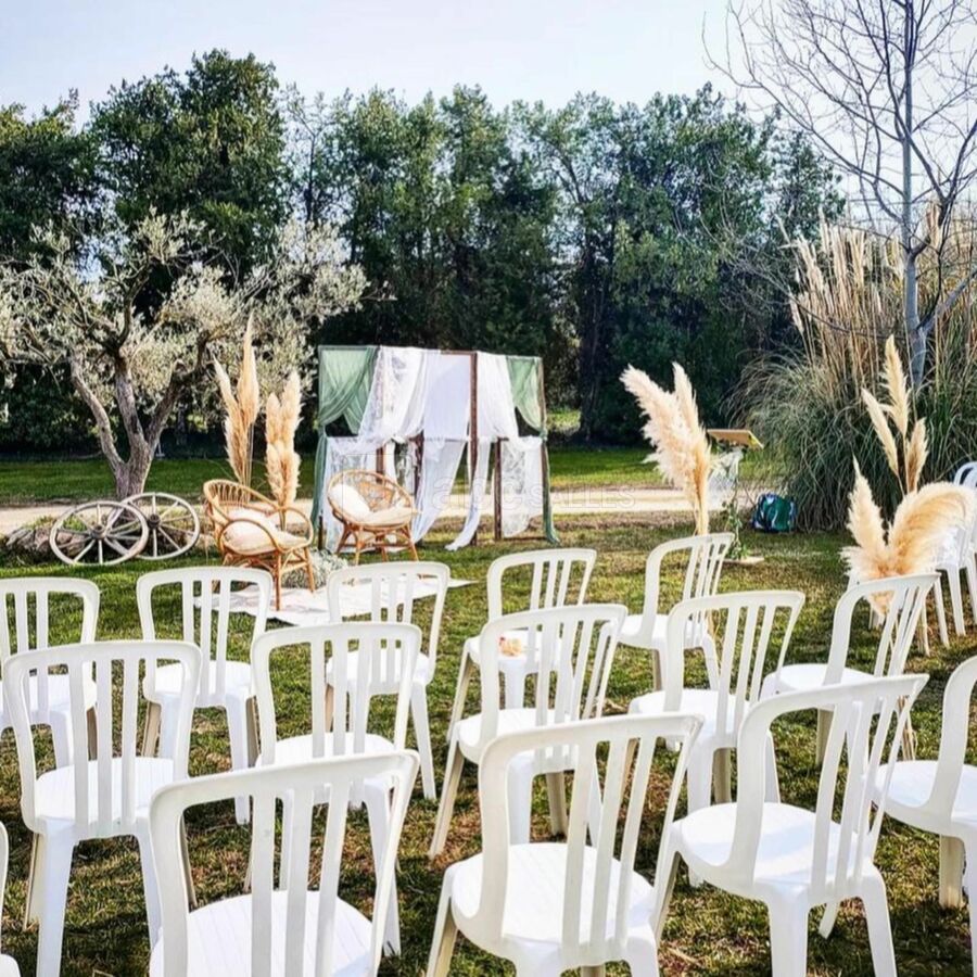 Cérémonie extérieure vers nîmes