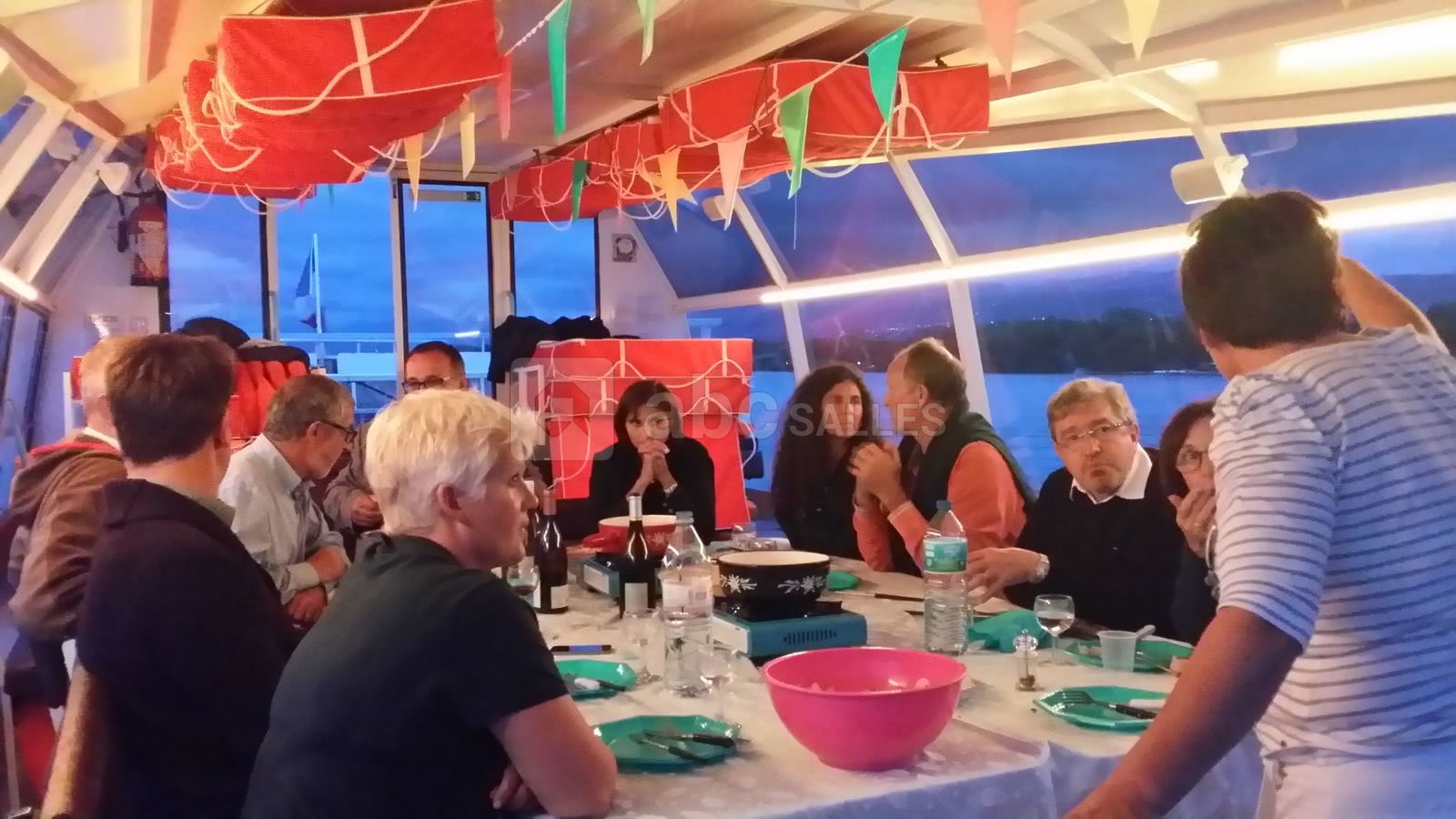 Fondue au fromage sur le Léman