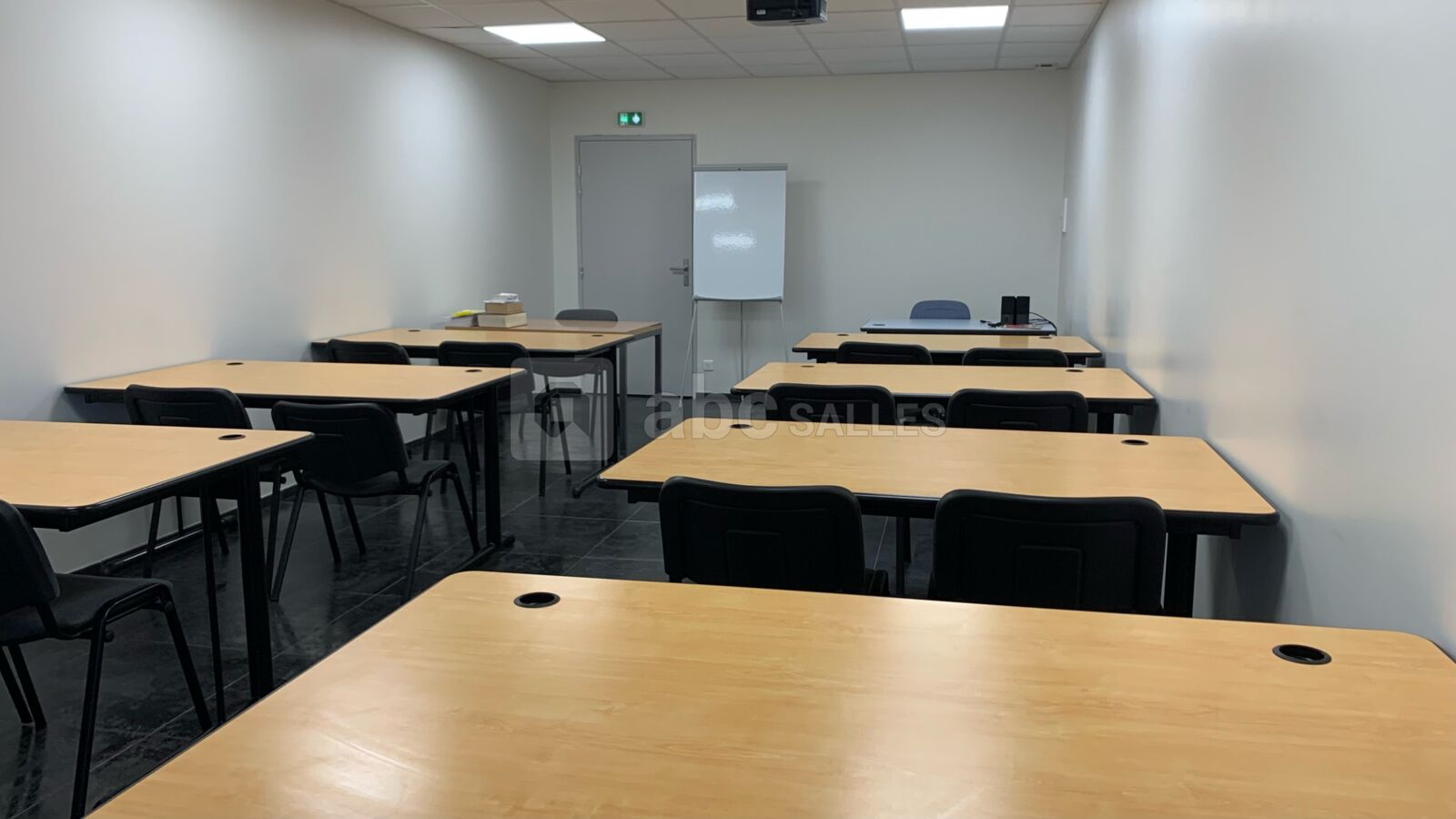 Salle de réunion spacieuse pour vos présentations à Auxerre