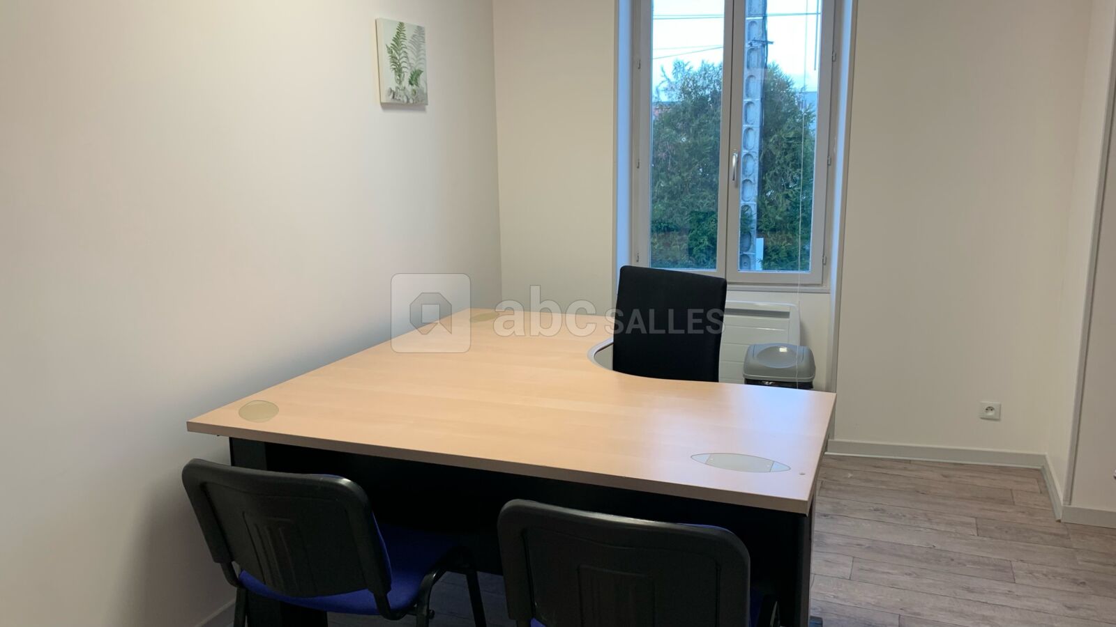 Bureau privé moderne à louer à Auxerre