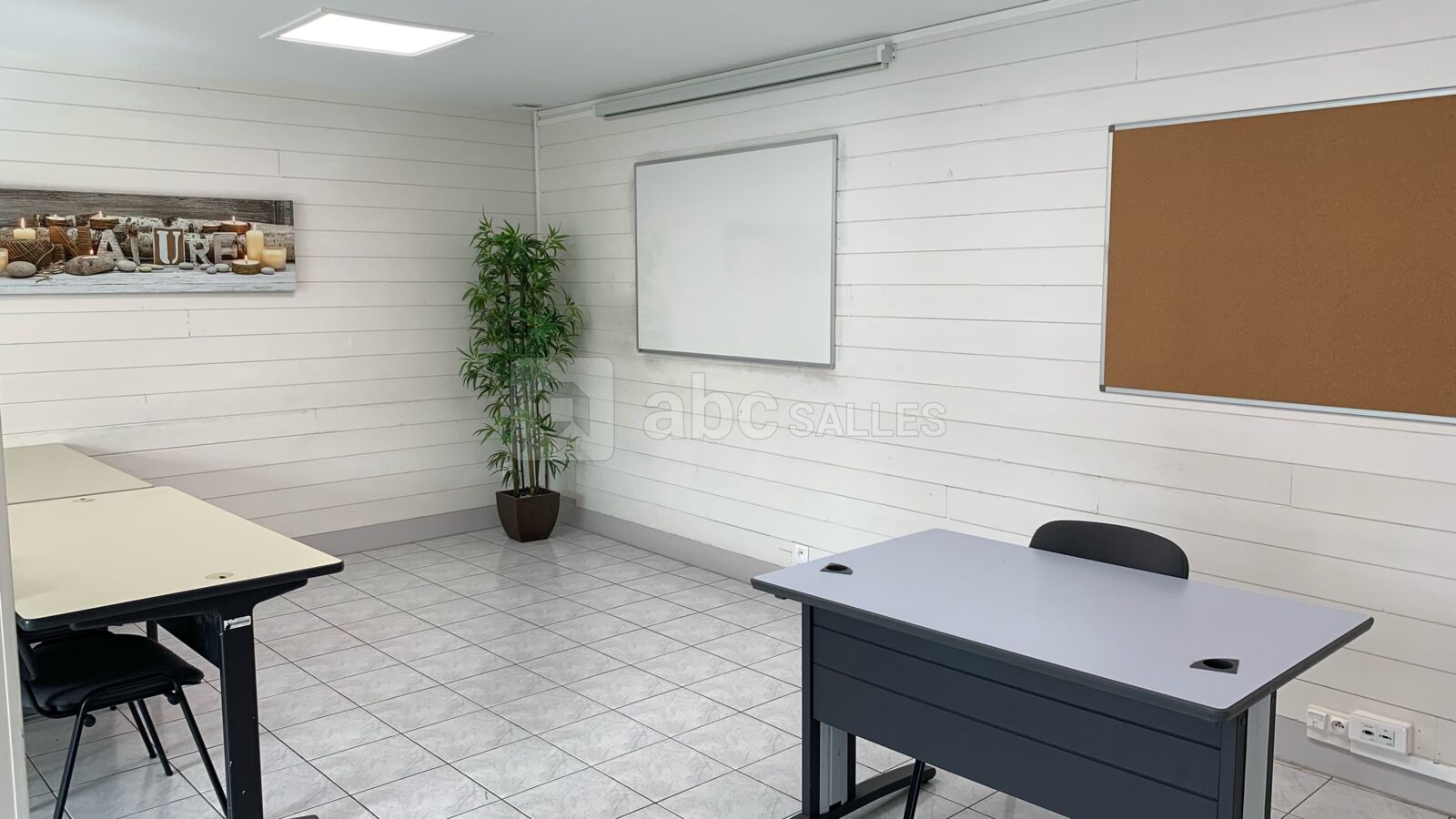 Salle de réunion spacieuse pour vos présentations à Auxerre