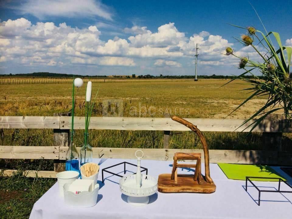 Table devant les champs