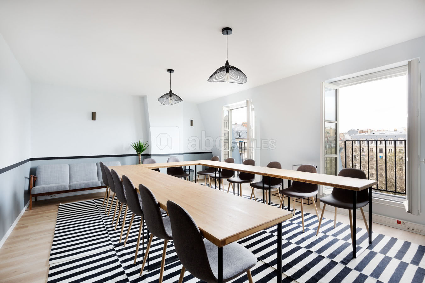 Salle de réunion en U