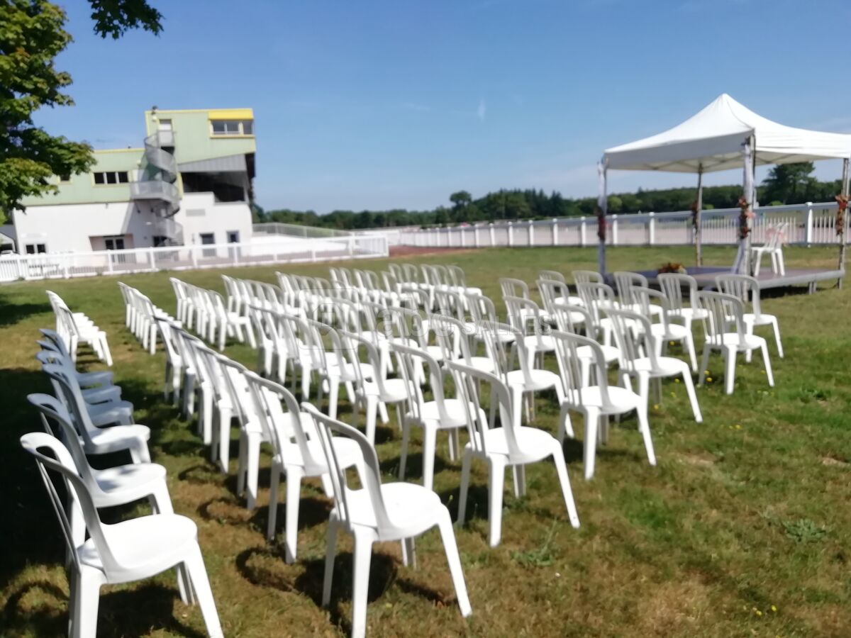 Cérémonie laÏque à l'Hippodrome de Maure de Bretagne