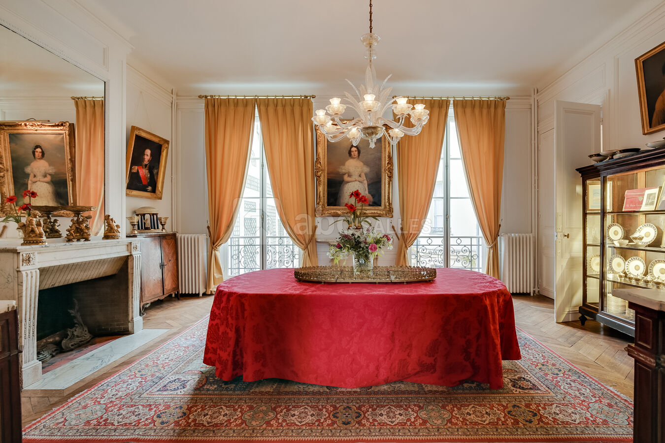 Salon Empire