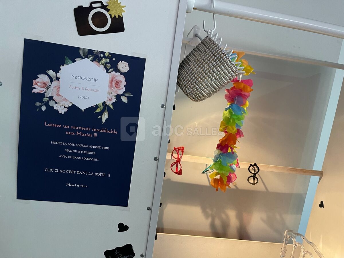 Cabine Photomaton et tablette numérique