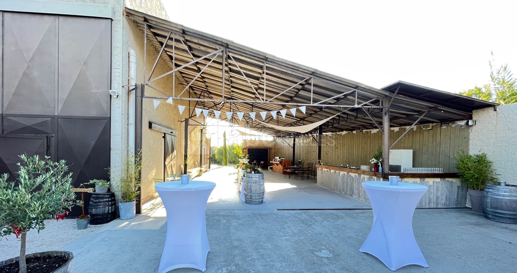 Patio couvert avec espace bar
