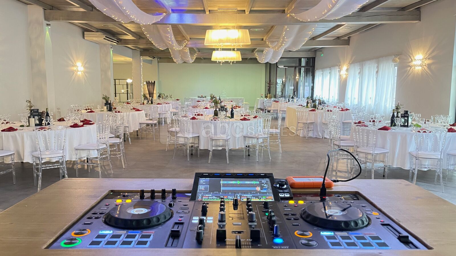Salle de mariage avec piste de danse